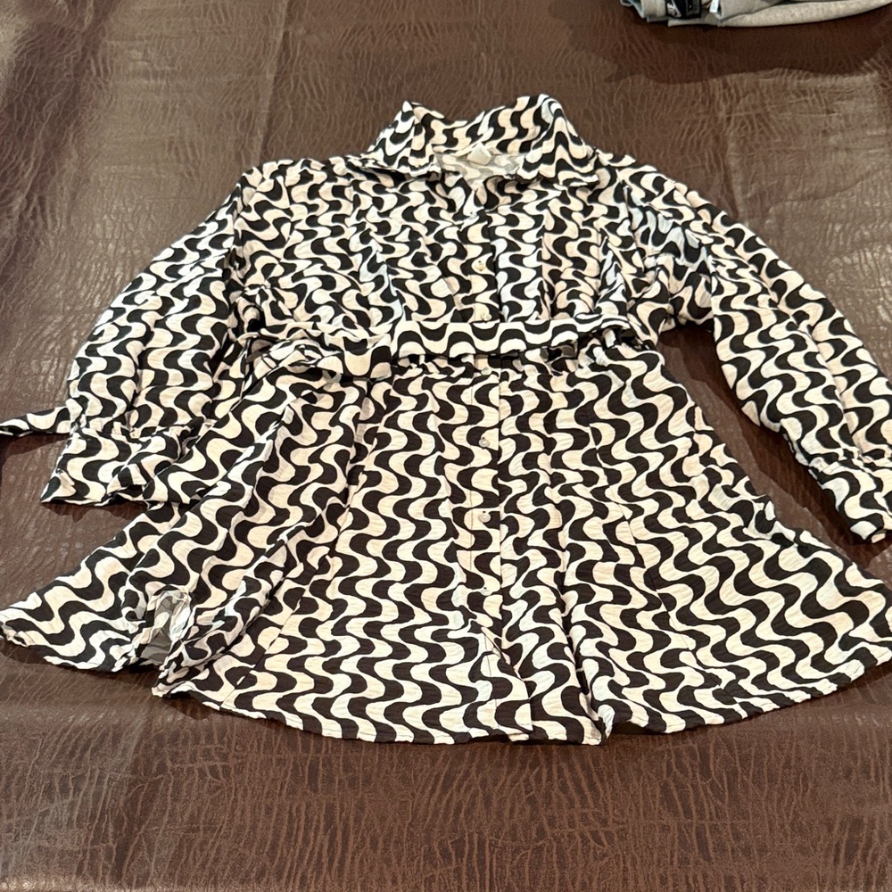 H&M Black and White Patterned Top